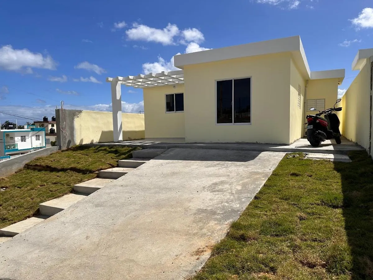 Home Close To The Beach, Free Wifi & Parking, In Quiet Neighborhood Equipped With Acs 纳瓜